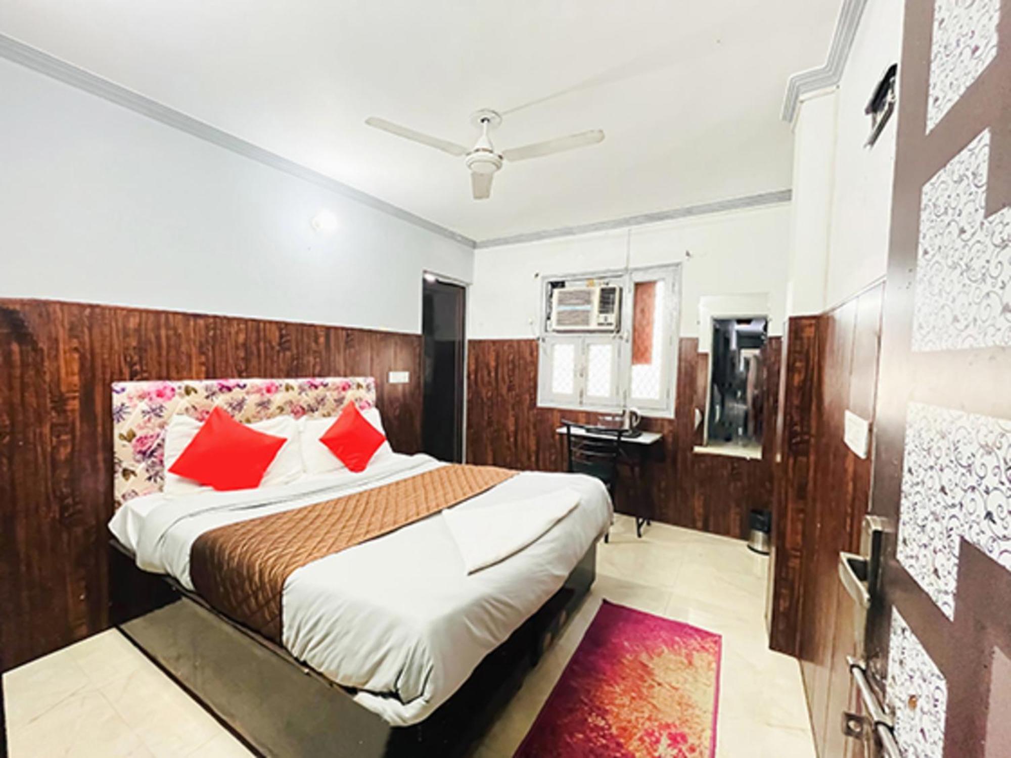 Hotel Commodo - Near Dhaula Kuan New Delhi Exterior photo